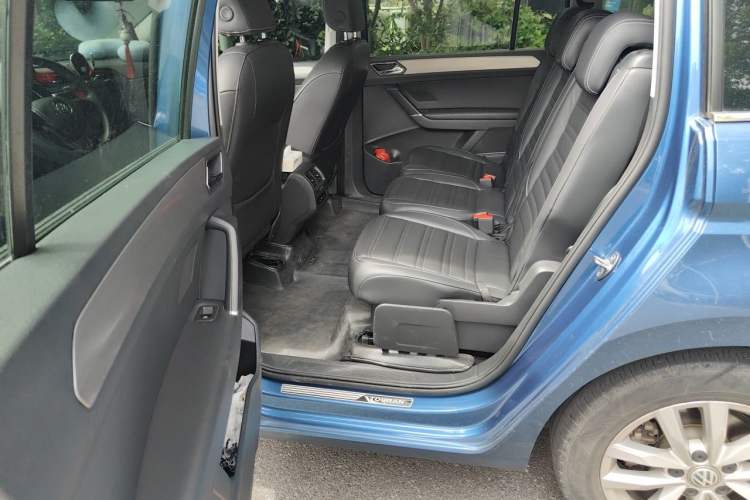 Used Volkswagen Touran 2016 Volkswagen Touran L 280TSI DSG Comfort Edition Left Rear Seat