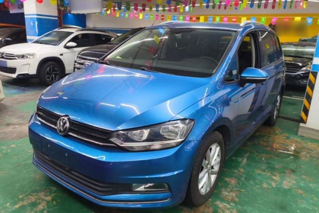 Ojetý Volkswagen Touran 2016 Volkswagen Touran L 280TSI DSG Comfort Edition