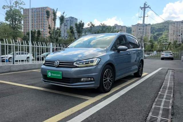 Ojetý Volkswagen Touran 2016 Volkswagen Touran L 280TSI DSG Comfort Edition