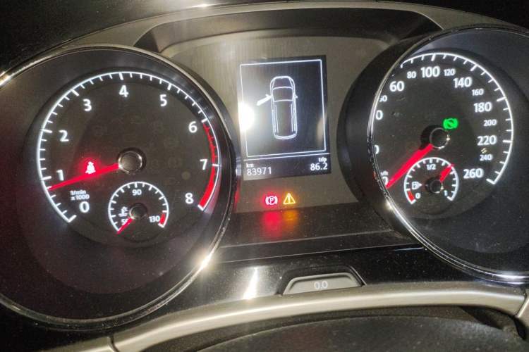 Used Volkswagen Touran 2016 Volkswagen Touran L 280TSI DSG Comfort Edition Odometer Close Up
