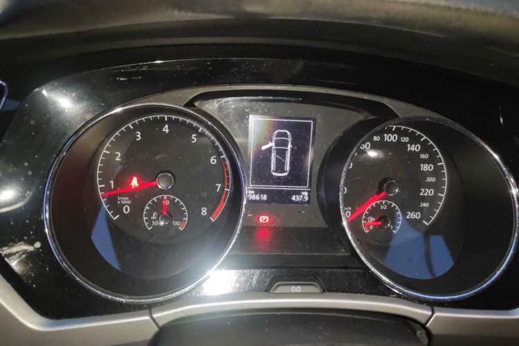 Used Volkswagen Touran 2016 Volkswagen Touran L 280TSI DSG Comfort Edition Odometer Close Up