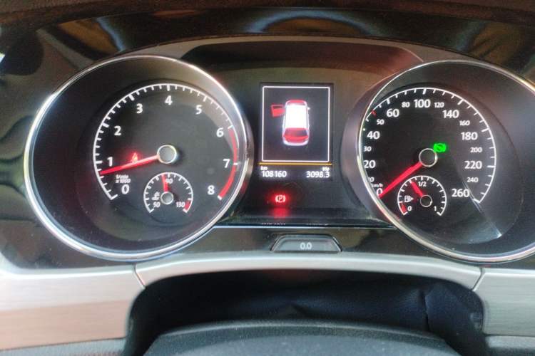 Used Volkswagen Touran 2016 Volkswagen Touran L 330TSI DSG Luxury Edition Odometer Close Up