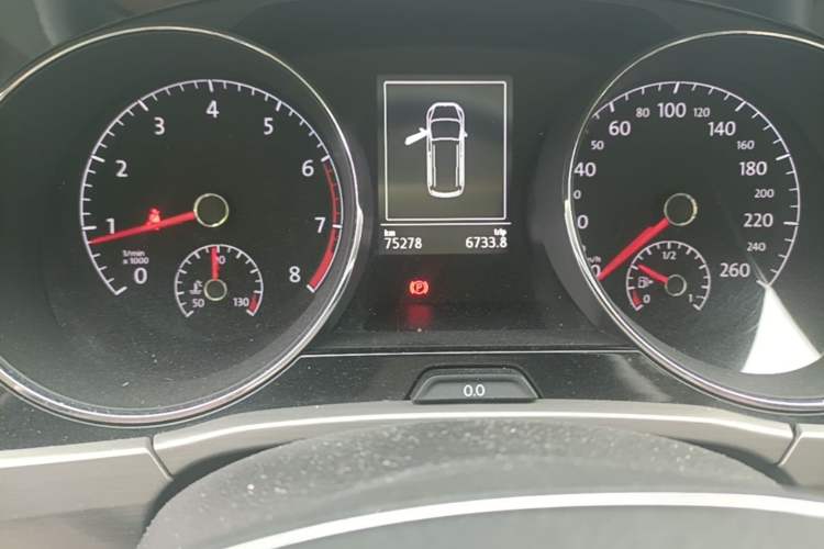 Used Volkswagen Touran 2016 Volkswagen Touran L 280TSI DSG Comfort Edition Odometer Close Up