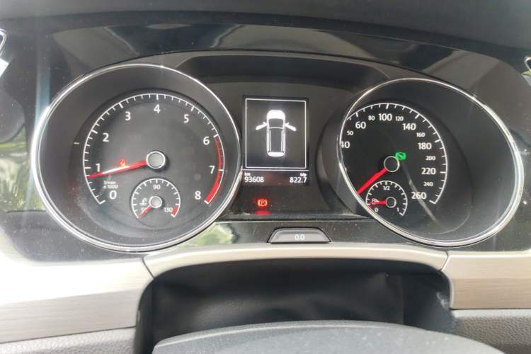 Used Volkswagen Touran 2016 Volkswagen Touran L 280TSI DSG Comfort Edition Odometer Close Up
