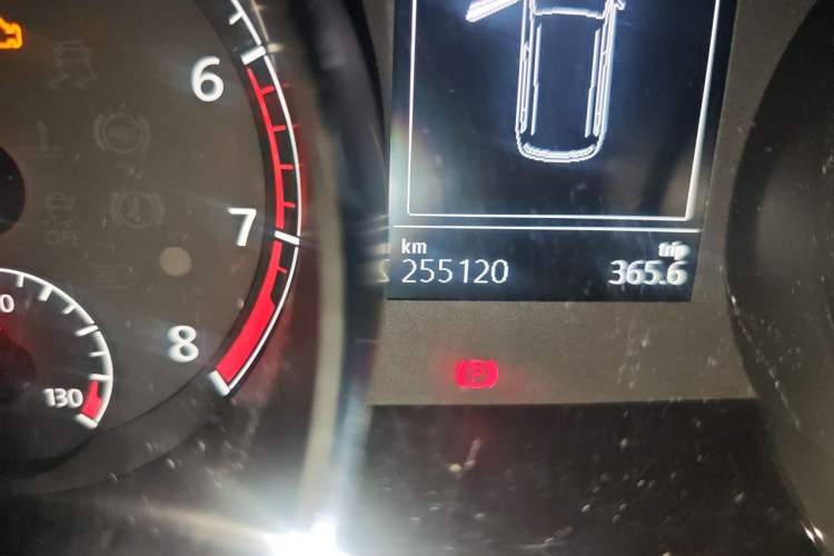 Used Volkswagen Touran 2016 Volkswagen Touran L 280TSI DSG Comfort Edition Odometer Close Up