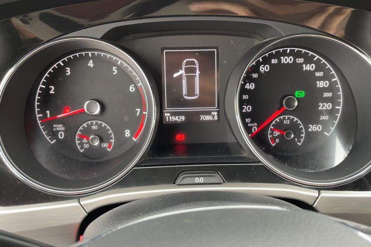 Used Volkswagen Touran 2016 Volkswagen Touran L 280TSI DSG Comfort Edition Odometer Close Up