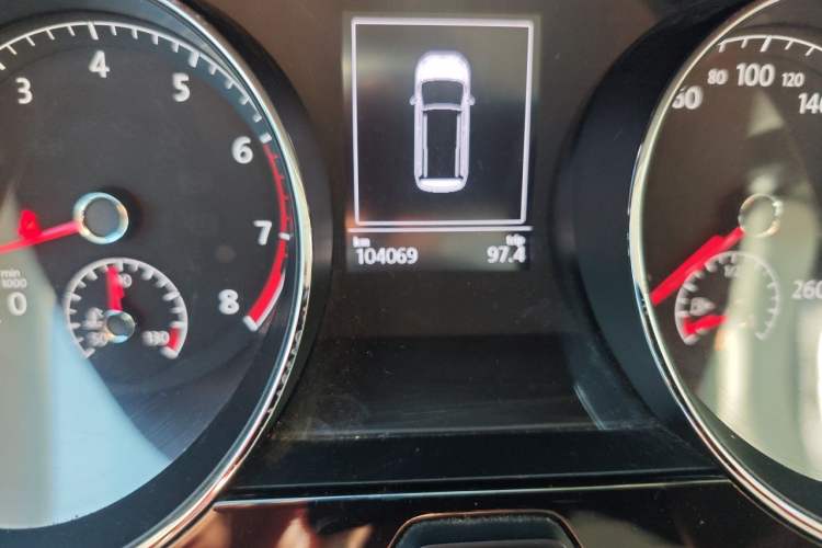 Used Volkswagen Touran 2016 Volkswagen Touran L 280TSI DSG Comfort Edition Odometer Close Up