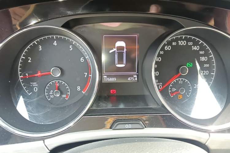 Used Volkswagen Touran 2016 Volkswagen Touran L 280TSI DSG Comfort Edition Odometer Close Up