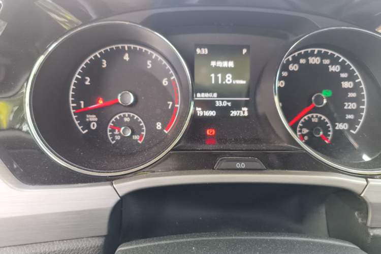 Used Volkswagen Touran 2016 Volkswagen Touran L 280TSI DSG Comfort Edition Odometer Close Up