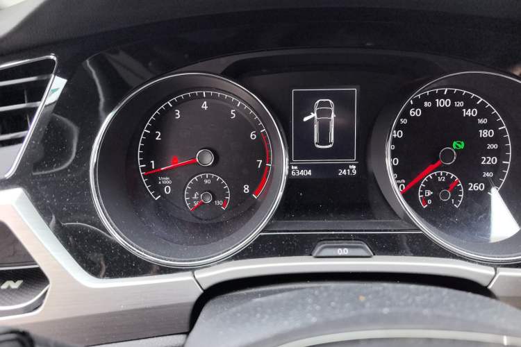 Used Volkswagen Touran 2016 Volkswagen Touran L 280TSI DSG Comfort Edition Odometer Close Up