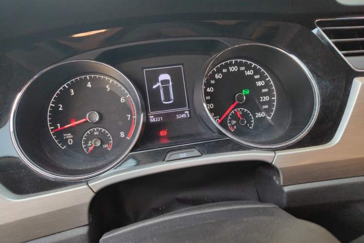 Used Volkswagen Touran 2016 Volkswagen Touran L 280TSI DSG Comfort Edition Odometer Close Up
