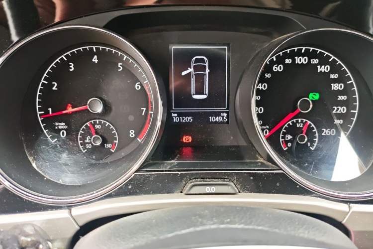 Used Volkswagen Touran 2016 Volkswagen Touran L 280TSI DSG Comfort Edition Odometer Close Up