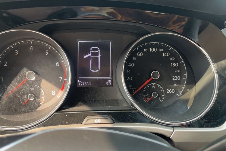 Used Volkswagen Touran 2016 Volkswagen Touran L 280TSI DSG Comfort Edition Odometer Close Up