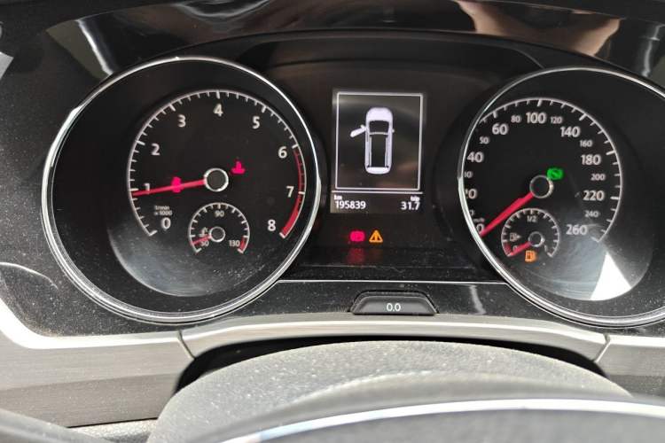 Used Volkswagen Touran 2016 Volkswagen Touran L 280TSI DSG Comfort Edition Odometer Close Up