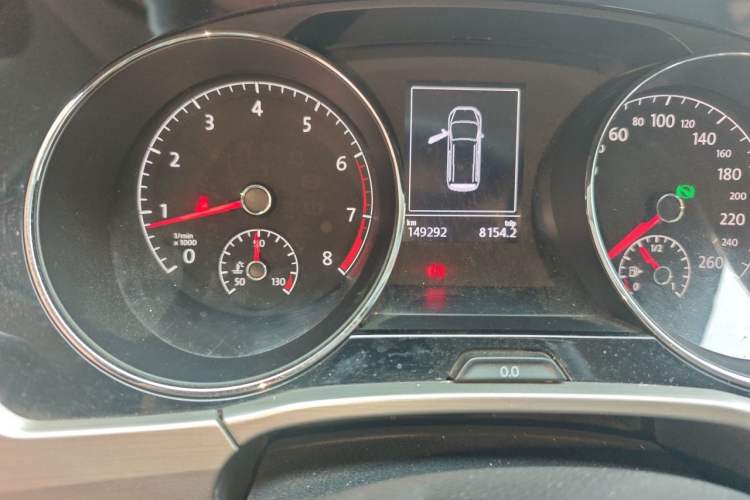 Used Volkswagen Touran 2016 Volkswagen Touran L 280TSI DSG Comfort Edition Odometer Close Up