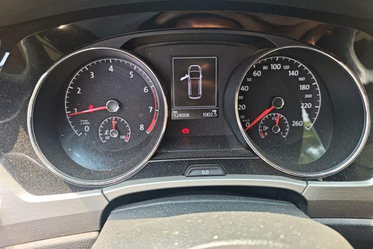 Used Volkswagen Touran 2016 Volkswagen Touran L 280TSI DSG Comfort Edition Odometer Close Up