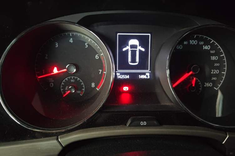 Used Volkswagen Touran 2016 Volkswagen Touran L 280TSI DSG Comfort Edition Odometer Close Up