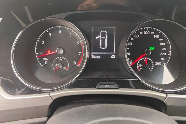 Used Volkswagen Touran 2016 Volkswagen Touran L 280TSI DSG Comfort Edition Odometer Close Up