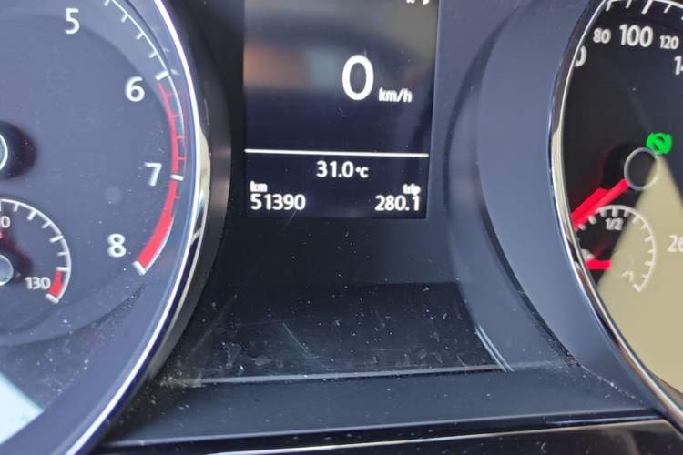 Used Volkswagen Touran 2016 Volkswagen Touran L 280TSI DSG Comfort Edition Odometer Close Up
