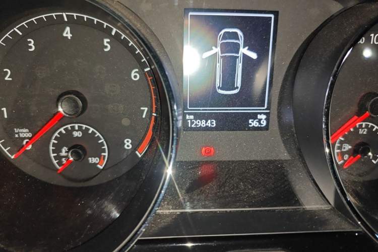 Used Volkswagen Touran 2016 Volkswagen Touran L 280TSI DSG Comfort Edition Odometer Close Up