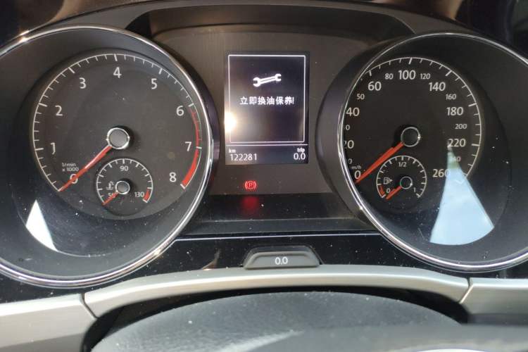 Used Volkswagen Touran 2016 Volkswagen Touran L 280TSI DSG Comfort Edition Odometer Close Up
