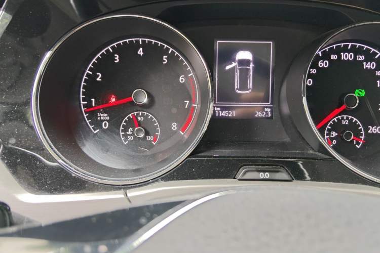 Used Volkswagen Touran 2016 Volkswagen Touran L 280TSI DSG Comfort Edition Odometer Close Up