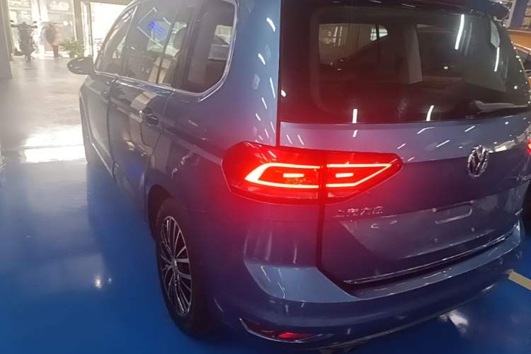 Used Volkswagen Touran 2016 Volkswagen Touran L 280TSI DSG Luxury Edition Rear Left 45 Deg