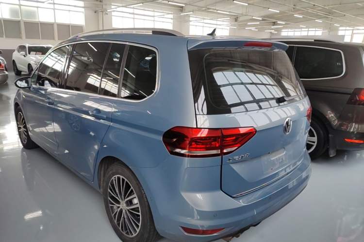 Used Volkswagen Touran 2016 Volkswagen Touran L 330TSI DSG Luxury Edition Rear Left 45 Deg