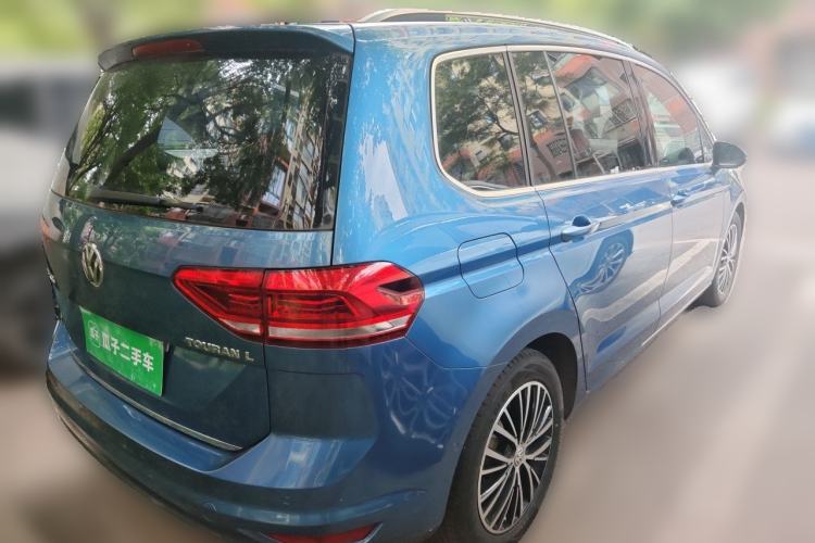 Used Volkswagen Touran 2016 Volkswagen Touran L 330TSI DSG Luxury Edition Rear Right 45 Deg