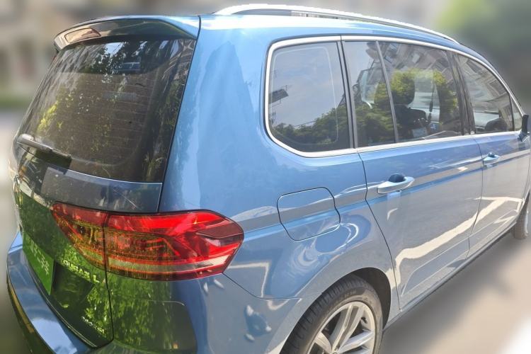 Used Volkswagen Touran 2016 Volkswagen Touran L 280TSI DSG Luxury Edition Rear Right 45 Deg