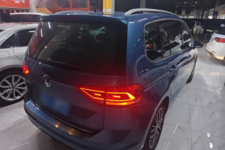 Used Volkswagen Touran 2016 Volkswagen Touran L 280TSI DSG Luxury Edition Rear Right 45 Deg