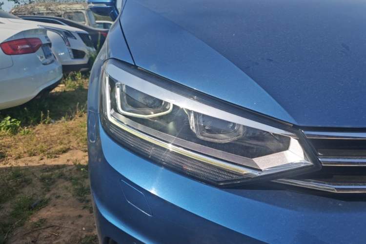Used Volkswagen Touran 2016 Volkswagen Touran L 330TSI DSG Luxury Edition Right Front Headlight