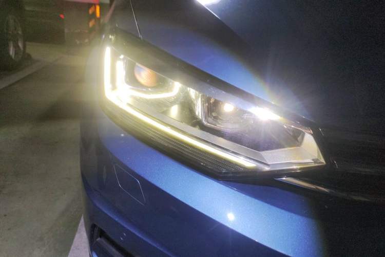 Used Volkswagen Touran 2016 Volkswagen Touran L 280TSI DSG Comfort Edition Right Front Headlight