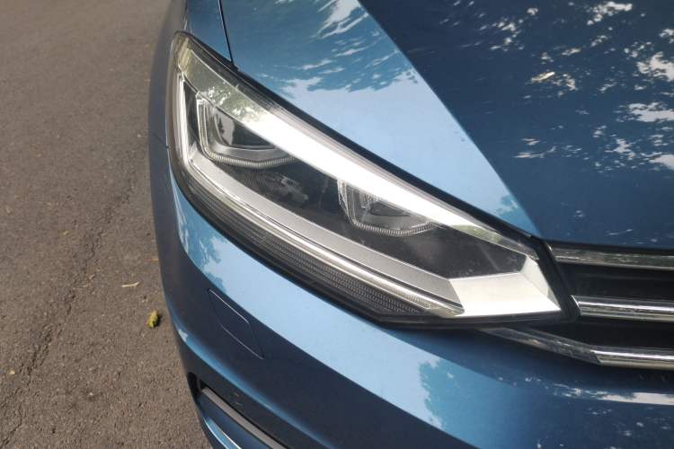 Used Volkswagen Touran 2016 Volkswagen Touran L 280TSI DSG Comfort Edition Right Front Headlight