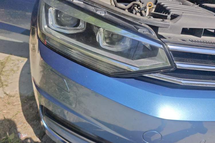 Used Volkswagen Touran 2016 Volkswagen Touran L 280TSI DSG Comfort Edition Right Front Headlight
