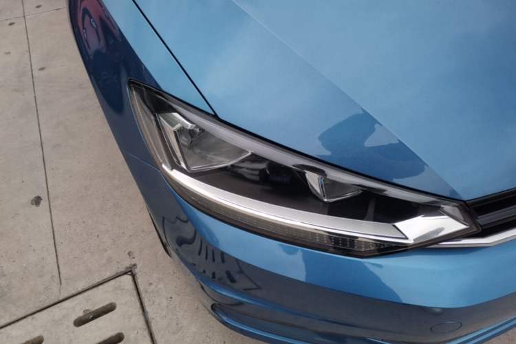 Used Volkswagen Touran 2016 Volkswagen Touran L 280TSI Manual Trend Edition Right Front Headlight