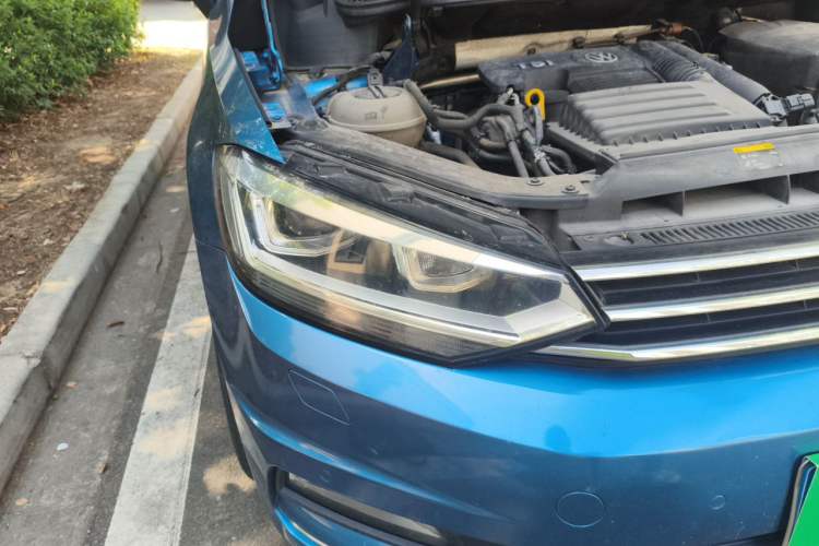 Used Volkswagen Touran 2016 Volkswagen Touran L 280TSI DSG Comfort Edition Right Front Headlight
