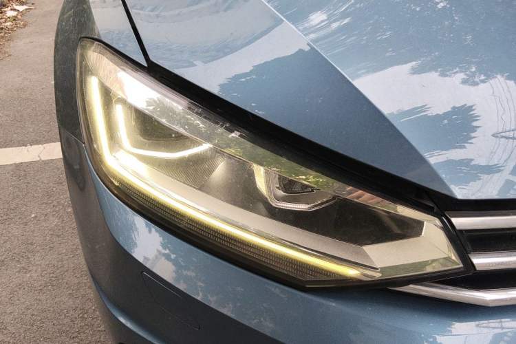 Used Volkswagen Touran 2016 Volkswagen Touran L 280TSI DSG Luxury Edition Right Front Headlight