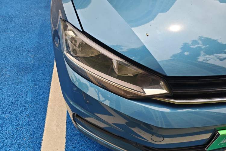 Used Volkswagen Touran 2016 Volkswagen Touran L 280TSI DSG Comfort Edition Right Front Headlight