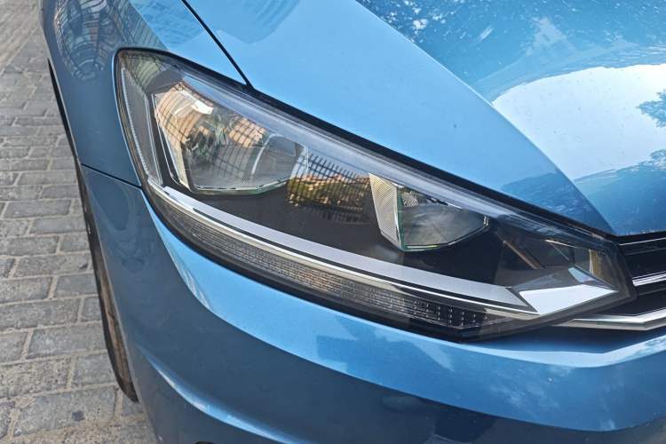 Used Volkswagen Touran 2016 Volkswagen Touran L 280TSI DSG Comfort Edition Right Front Headlight