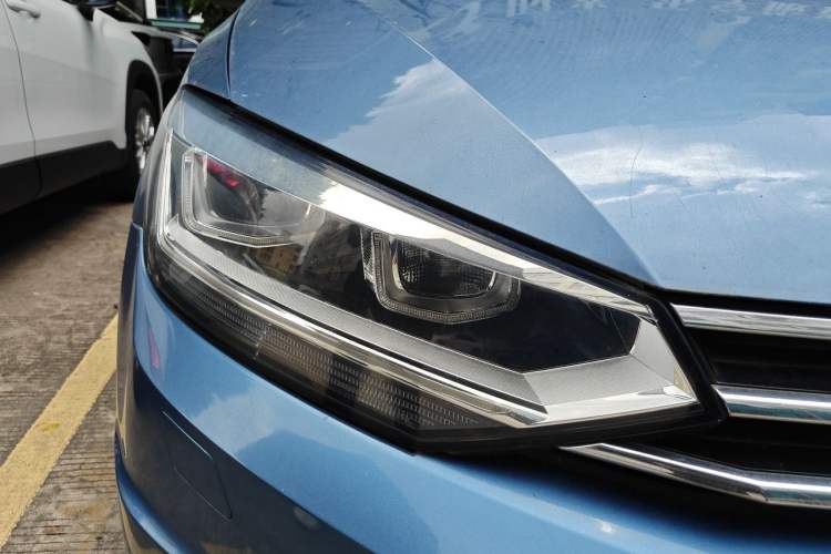 Used Volkswagen Touran 2016 Volkswagen Touran L 280TSI DSG Comfort Edition Right Front Headlight