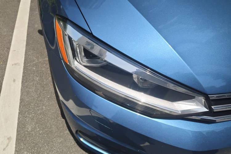 Used Volkswagen Touran 2016 Volkswagen Touran L 280TSI DSG Luxury Edition Right Front Headlight