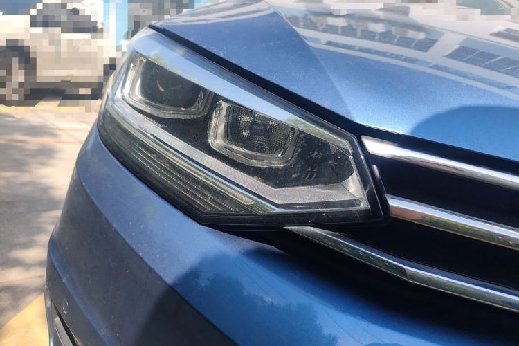 Used Volkswagen Touran 2016 Volkswagen Touran L 280TSI DSG Comfort Edition Right Front Headlight