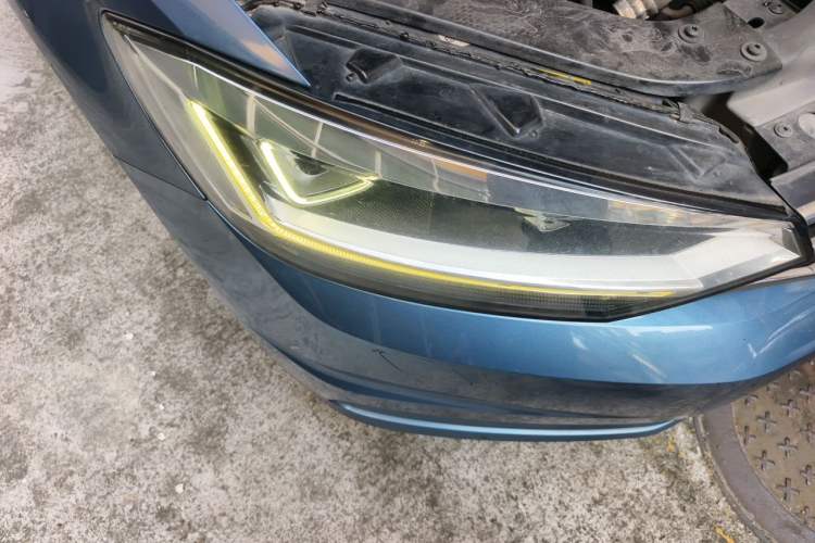 Used Volkswagen Touran 2016 Volkswagen Touran L 280TSI DSG Comfort Edition Right Front Headlight