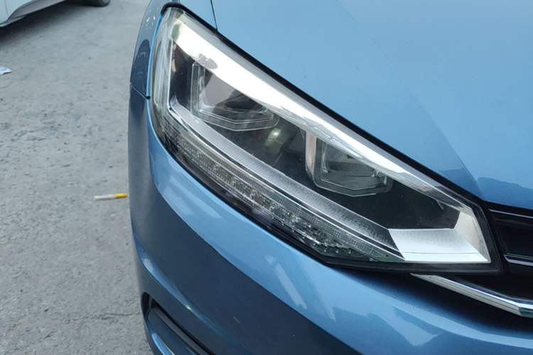 Used Volkswagen Touran 2016 Volkswagen Touran L 280TSI DSG Comfort Edition Right Front Headlight