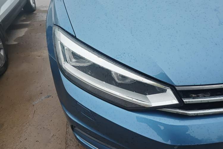 Used Volkswagen Touran 2016 Volkswagen Touran L 280TSI DSG Comfort Edition Right Front Headlight
