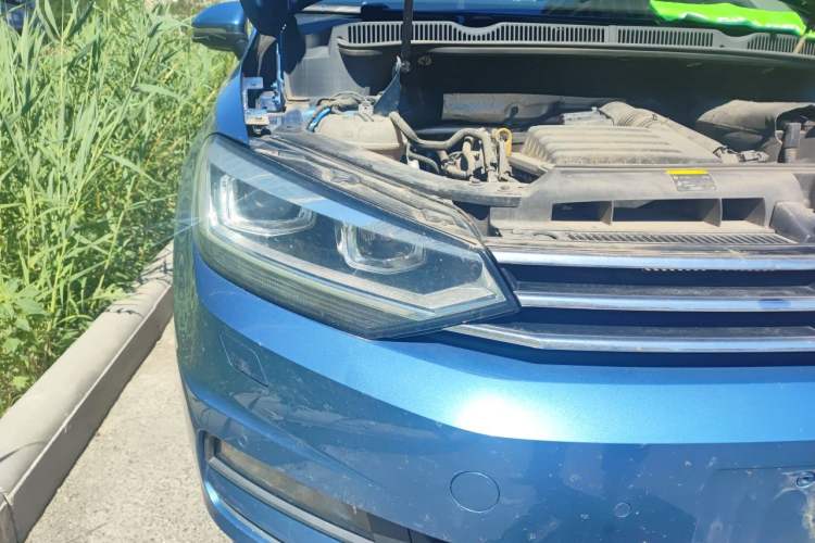 Used Volkswagen Touran 2016 Volkswagen Touran L 280TSI DSG Comfort Edition Right Front Headlight