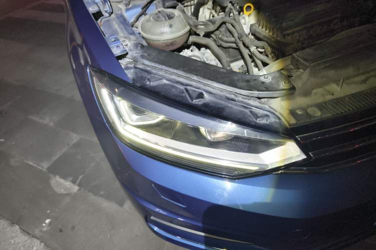Used Volkswagen Touran 2016 Volkswagen Touran L 280TSI DSG Comfort Edition Right Front Headlight