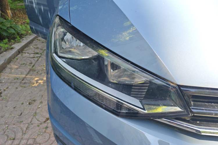 Used Volkswagen Touran 2016 Volkswagen Touran L 280TSI Manual Comfort Edition Right Front Headlight