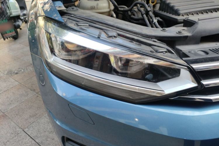 Used Volkswagen Touran 2016 Volkswagen Touran L 280TSI DSG Comfort Edition Right Front Headlight